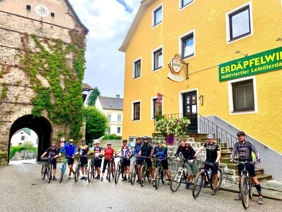 Gasthof 'Zum Alten Turm' Haslach an der Mühl Exteriör bild